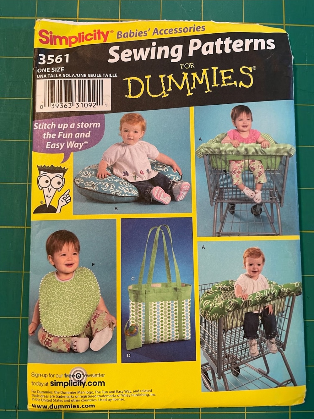 3561 Simplicity Sewing Patterns for Dummies.  Baby accessories.
